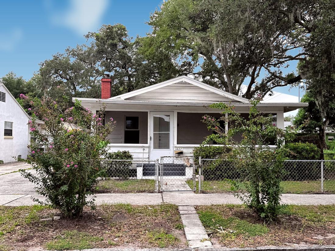 Craftsman bungalow at 1427 13th St S under live oaks